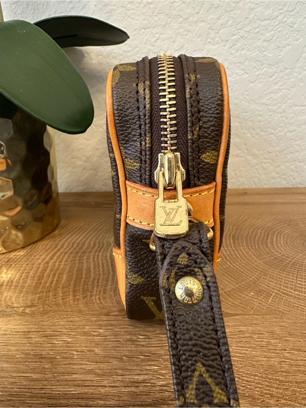 Louis Vuitton Marly Dragonne PM Brown Monogram Canvas Wristlet with Strap - Picture 4 of 16